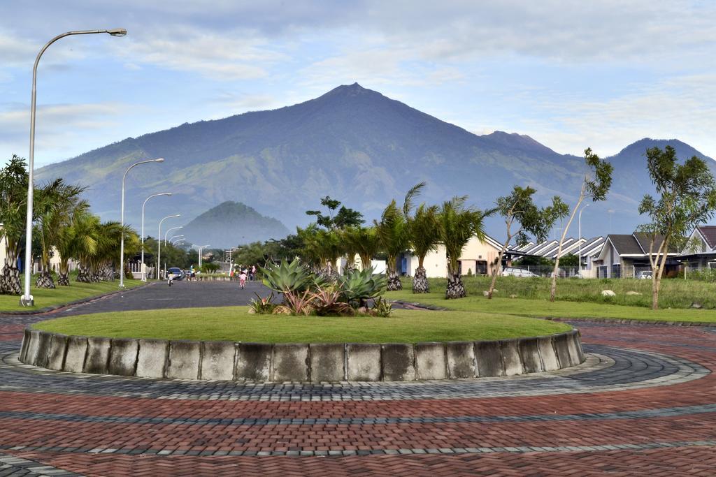 Bess Resort & Waterpark Hotel And Convention Malang Esterno foto