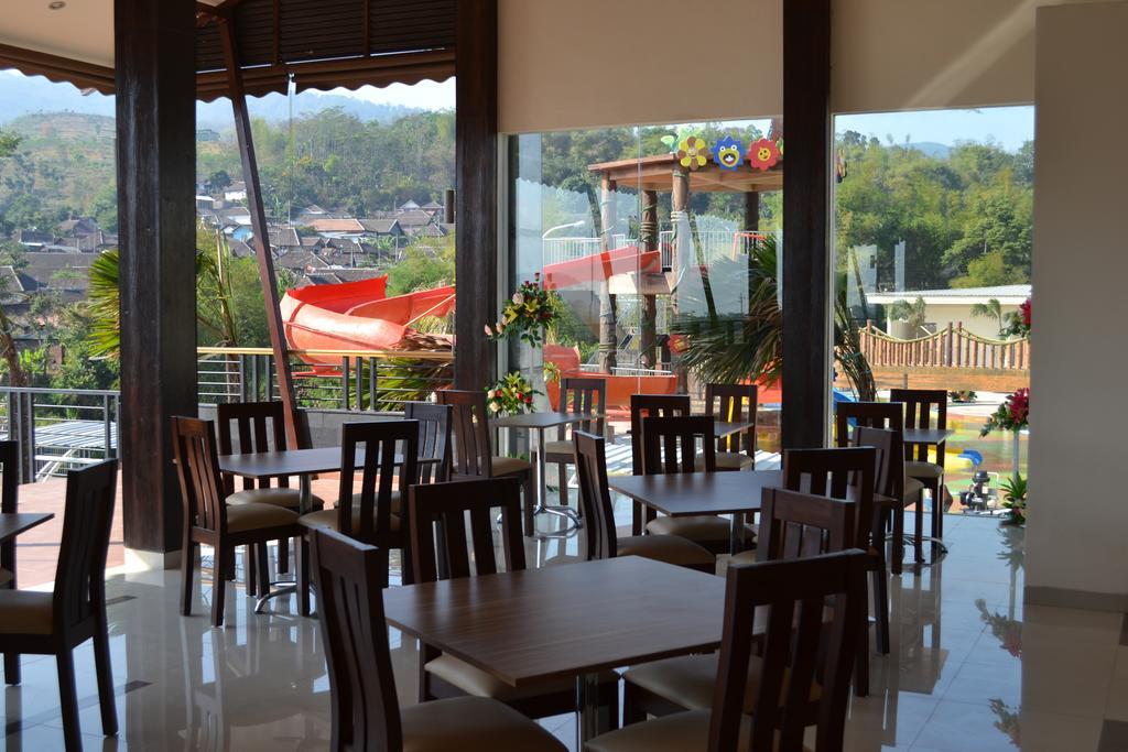 Bess Resort & Waterpark Hotel And Convention Malang Esterno foto