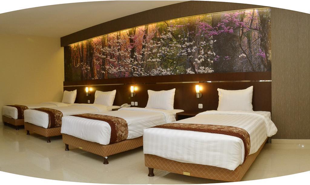 Bess Resort & Waterpark Hotel And Convention Malang Esterno foto