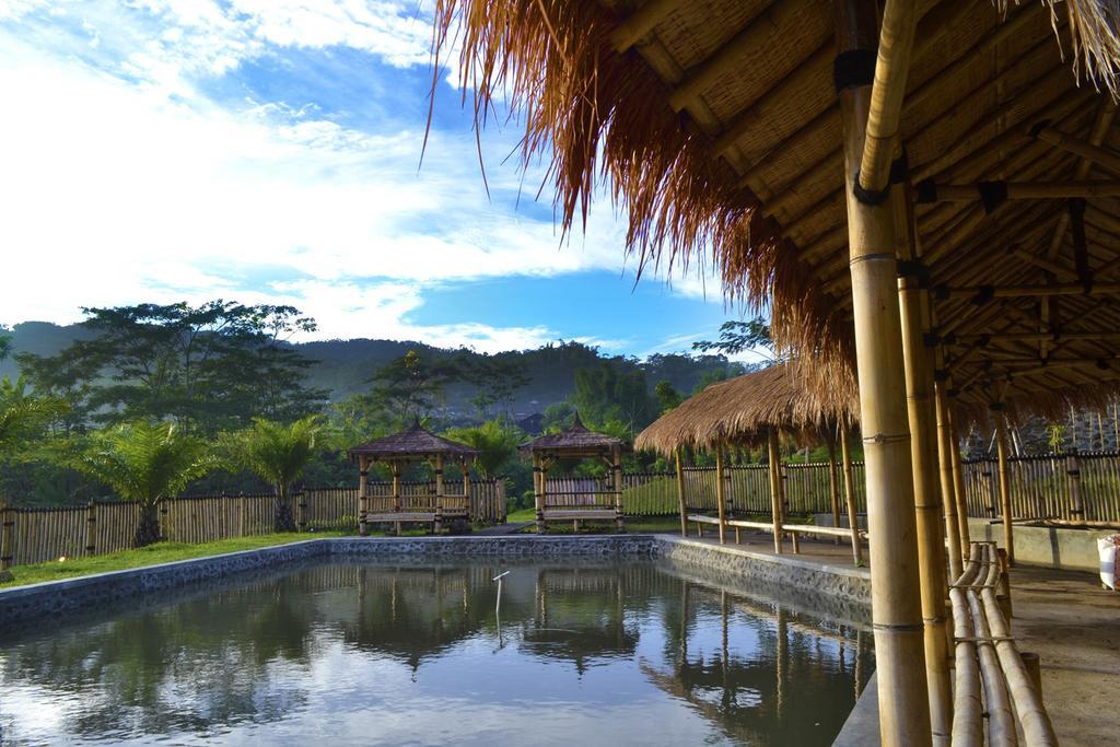 Bess Resort & Waterpark Hotel And Convention Malang Esterno foto
