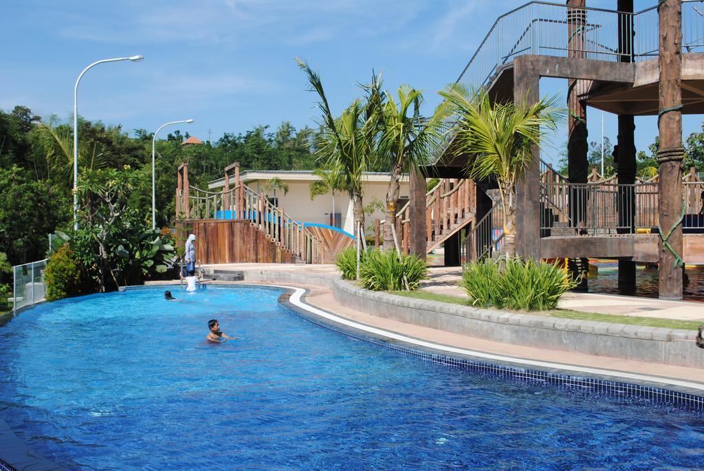 Bess Resort & Waterpark Hotel And Convention Malang Esterno foto