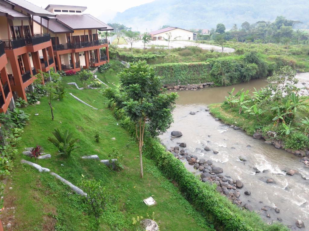 Bess Resort & Waterpark Hotel And Convention Malang Esterno foto