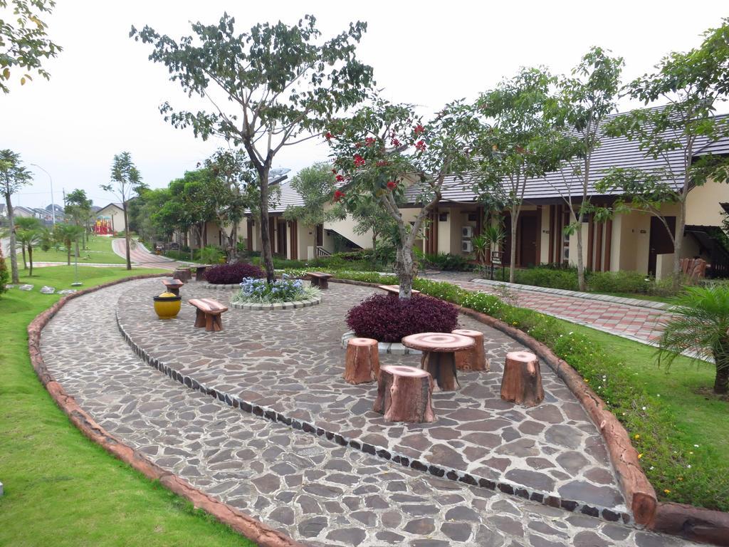 Bess Resort & Waterpark Hotel And Convention Malang Esterno foto