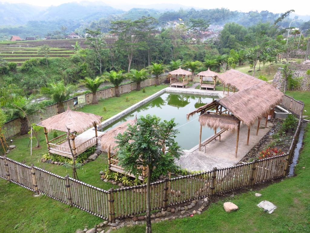 Bess Resort & Waterpark Hotel And Convention Malang Esterno foto