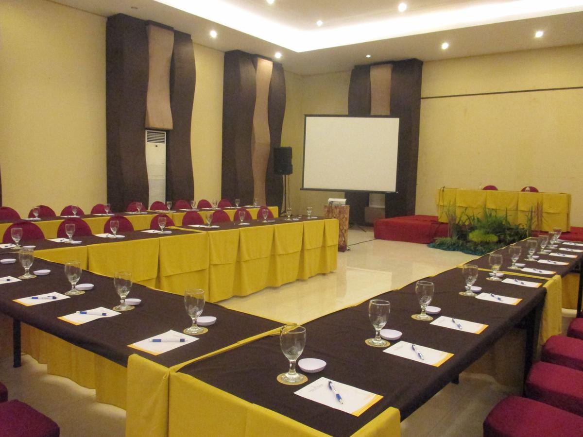 Bess Resort & Waterpark Hotel And Convention Malang Esterno foto