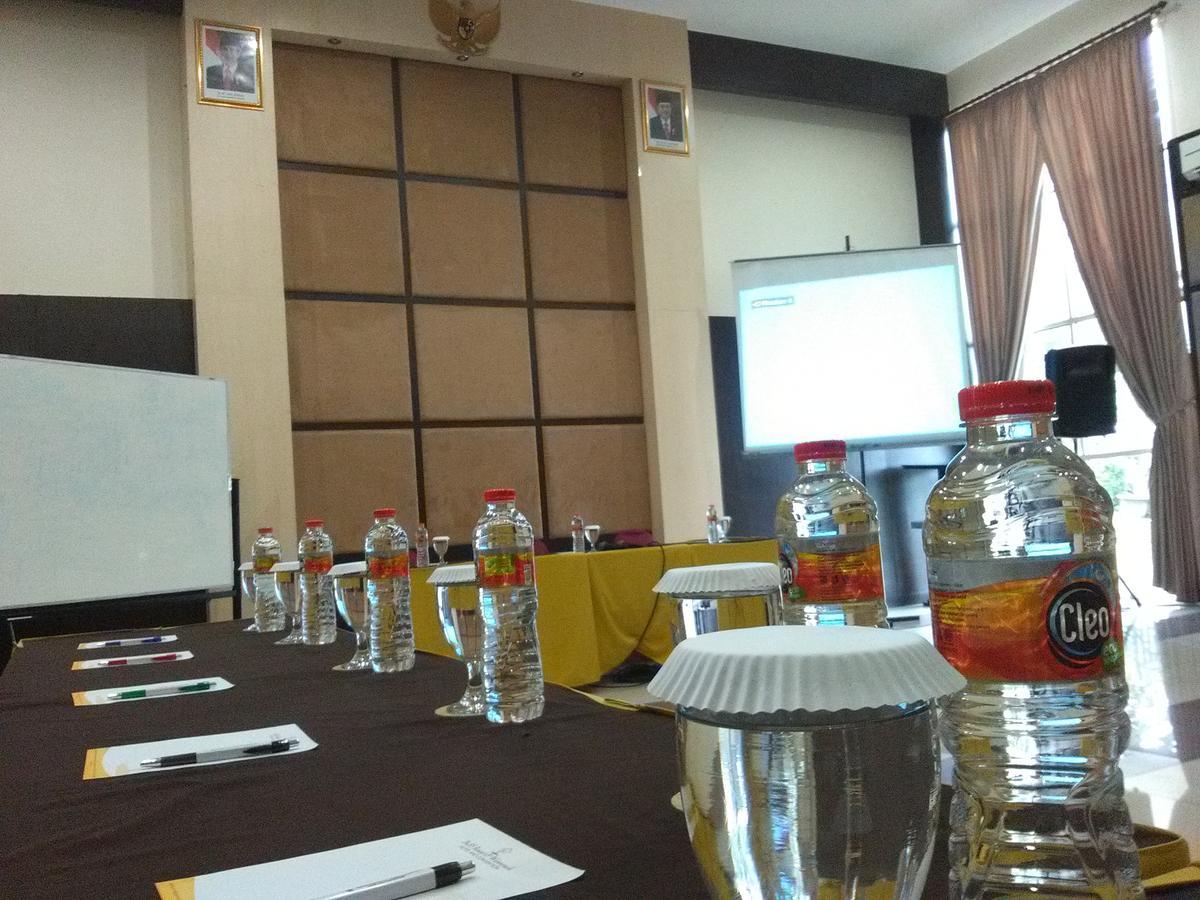 Bess Resort & Waterpark Hotel And Convention Malang Esterno foto