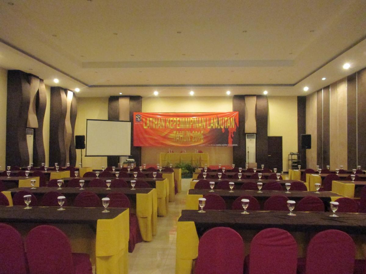 Bess Resort & Waterpark Hotel And Convention Malang Esterno foto